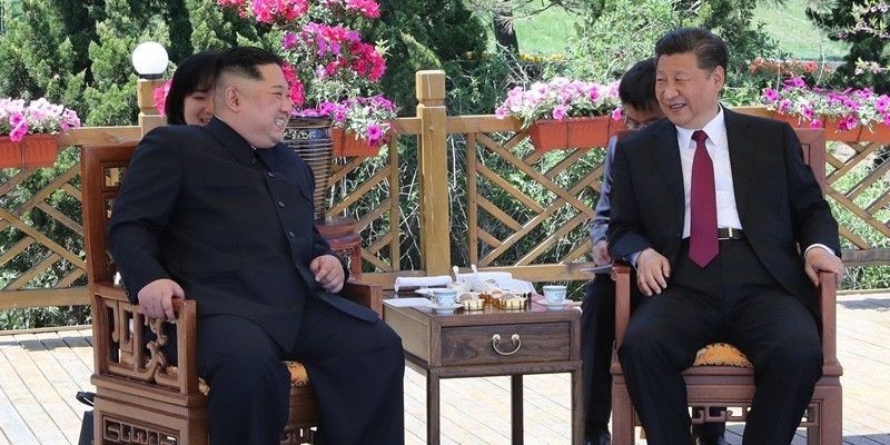 Di Balik Tapak Kaki Kim Jong Un dan Xi Jinping yang Menghilang
