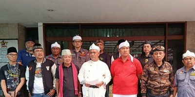 Abah Anton dan Pesan Damai dari Jawa Barat: Menolak Anarkisme, Merawat Demokrasi